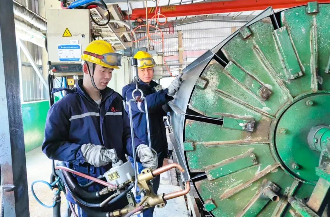 青海宜化電石分廠電極殼班：加強(qiáng)標(biāo)準(zhǔn)化建設(shè)，保障電石爐長周期穩(wěn)定運(yùn)行(圖4)