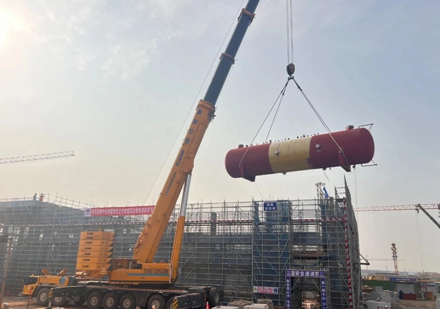 首臺大型設備“落戶”，氯堿新能源項目吹響工程設備安裝新號角！