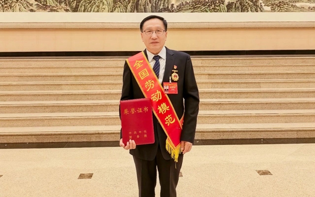 祝賀！新疆宜化礦業(yè)龐建將榮獲全國(guó)勞動(dòng)模范