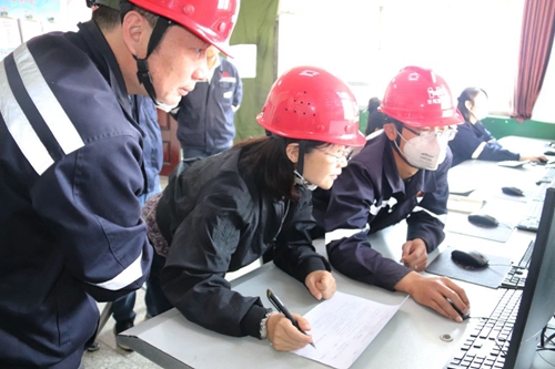 青海省應(yīng)急管理廳組織專家組到青海宜化進行重大危險源企業(yè)專項檢查督導(dǎo)