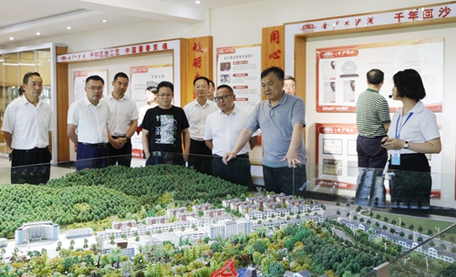 袁衛(wèi)東、王大真到金沙酒業(yè)調(diào)研指導(dǎo)工作