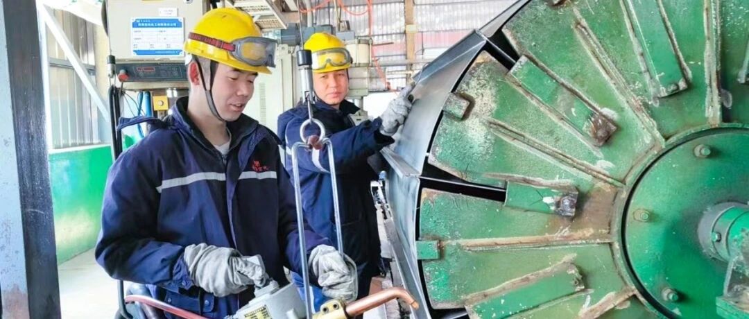 青海宜化電石分廠電極殼班：加強(qiáng)標(biāo)準(zhǔn)化建設(shè)，保障電石爐長周期穩(wěn)定運(yùn)行